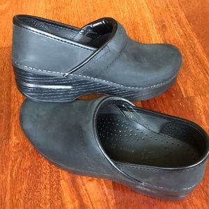 Dansko 37 narrow clogs, black oiled leather. EUC